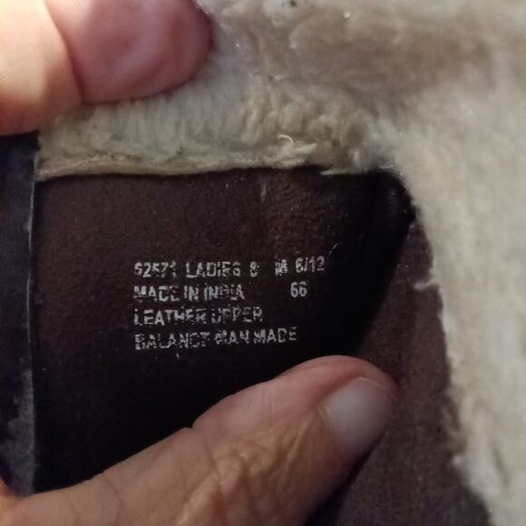 Clarks Bendables Anna Curly Booties Size 8 Brown Suede Faux Fur Side Zip Boho - Picture 4 of 6